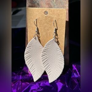 #208 | Cream Leaf Fringe Dangle Earrings